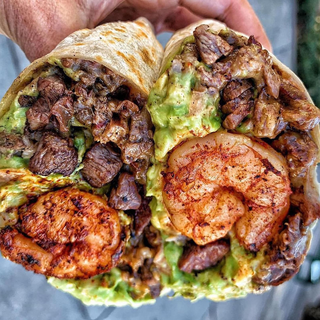 Mar y Tierra Burrito